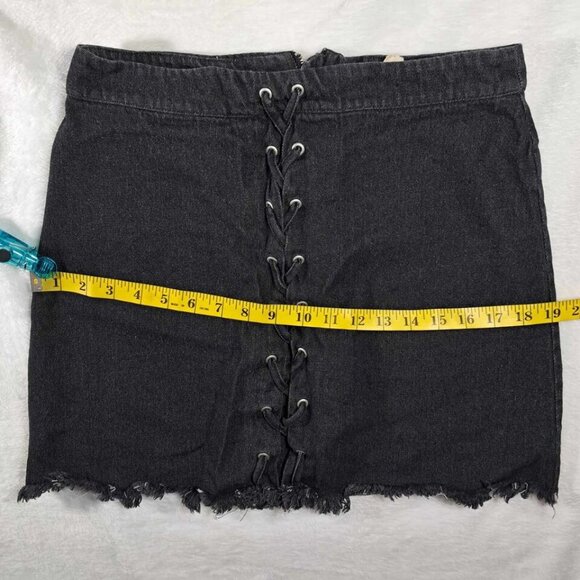 Fantastic Fawn Women's size L Black Wash Jean Mini Skirt Lace‎ Up Frayed Hemline - Picture 8 of 8